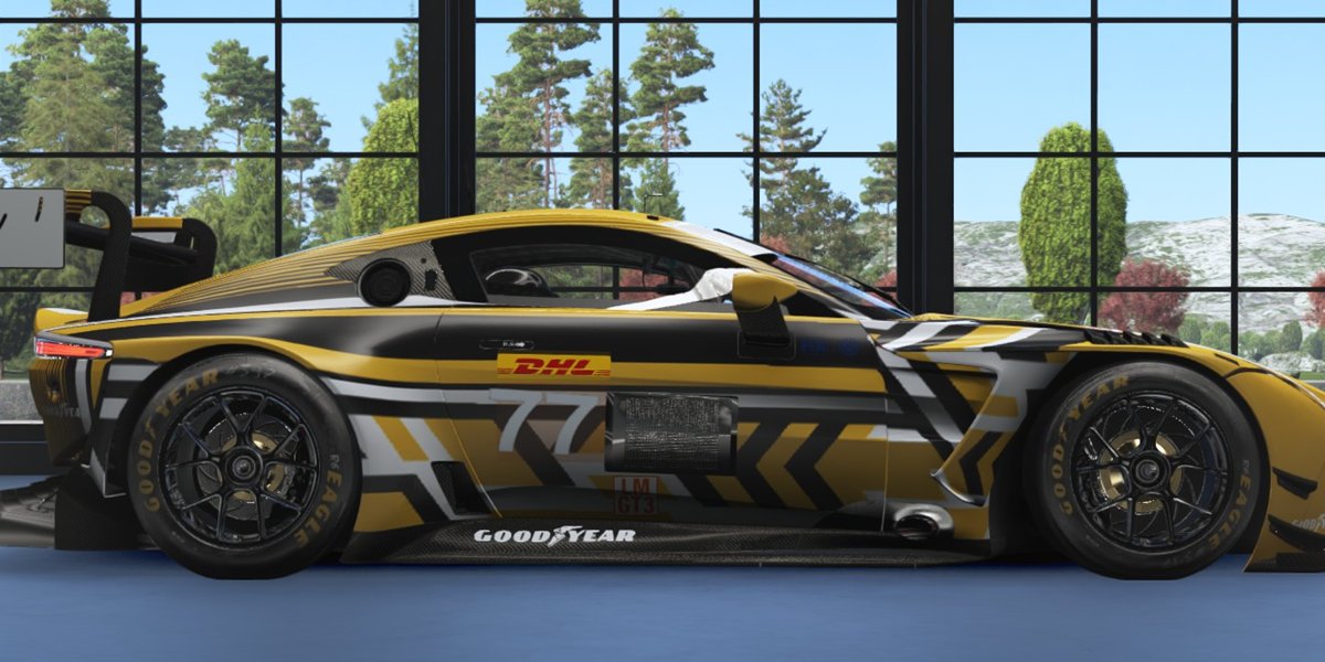 GT3 von der Seite vor der Fensterfront