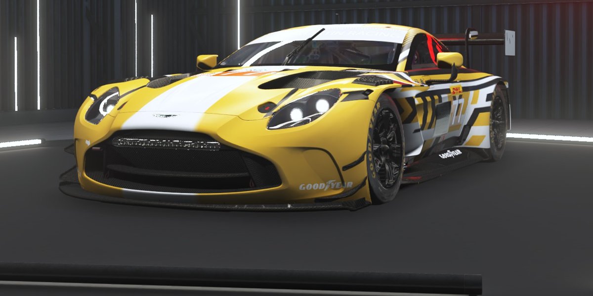 GT3 schräg von vorn im Showroom