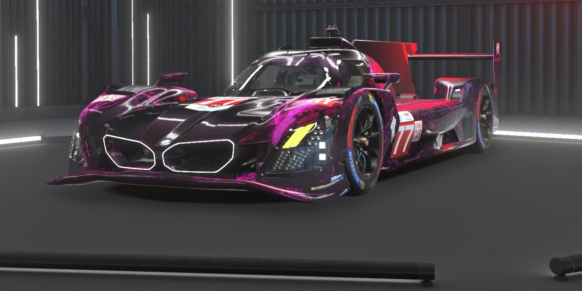 BMW-Hypercar schräg von vorn im Showroom